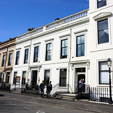 ���C���E�����Q�[�W�E�O���X�S�[